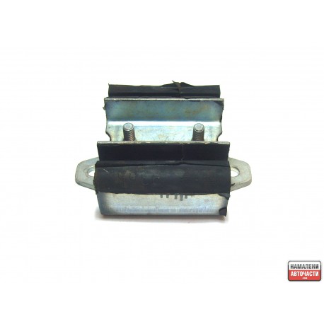 11320-7F000 Nissan Terrano заден тампон двигател