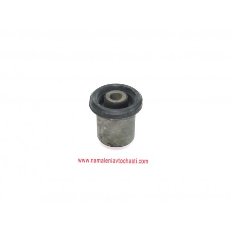 MR510417 Mitsubishi втулка носач долен