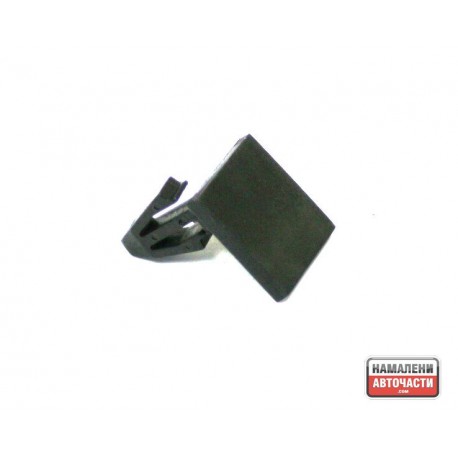 Щипка клипс 90317-60R00 9031760R00 Nissan Sunny задна врата