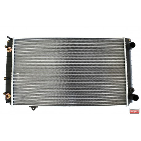 Воден радиатор 4D0121251 3002252 Audi A8